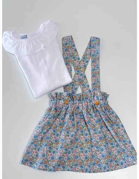 Falda con tirantes y camiseta personalizada